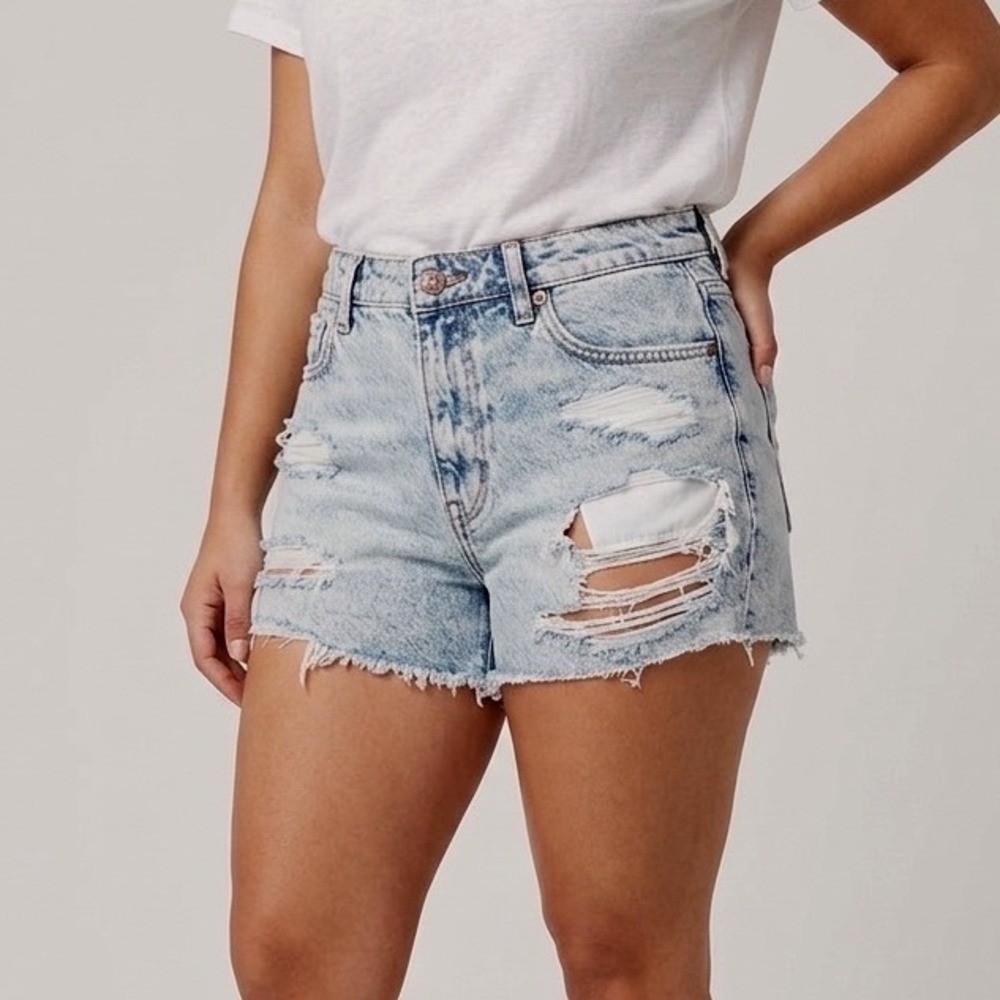 American Eagle Mom Shorts Light Wash Distressed Denim Women Size 0 High Rise